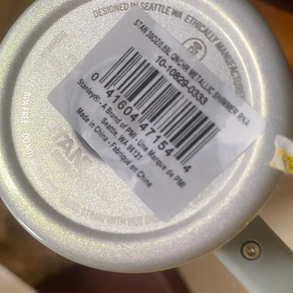 Stanley the FlowState Quencher metallic shimmer Silver Tumbler with navy NWT - Picture 3 of 5